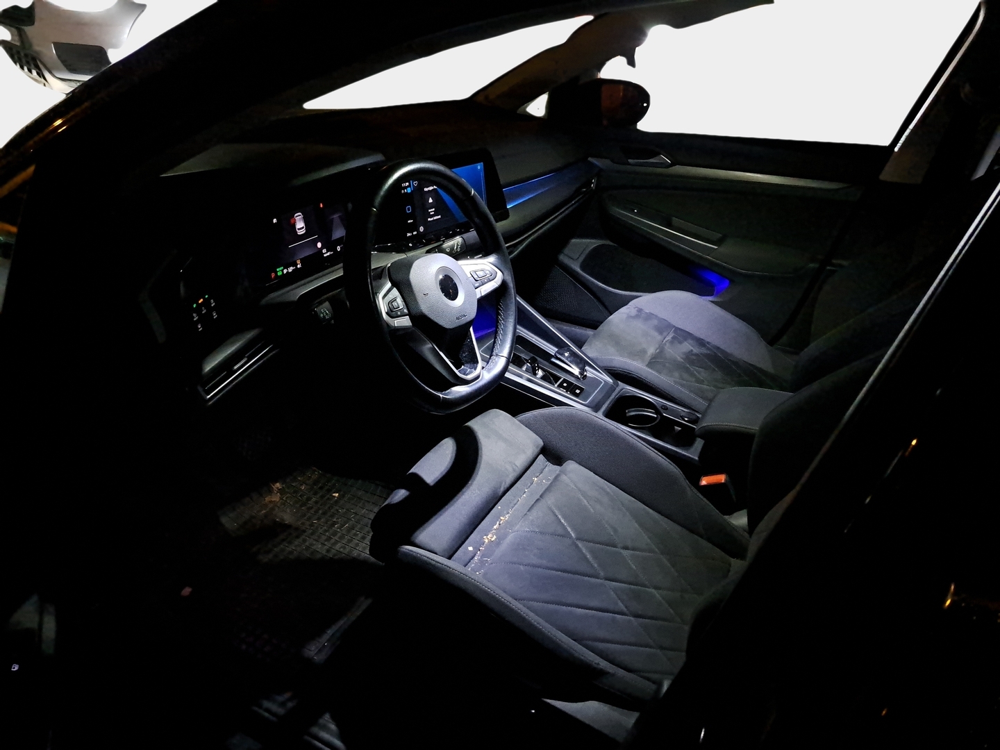 Volkswagen Golf 2020 GOLF Farmari (AC) 5ov 1395cm3* Muistipenkki / Kaistavahti / Tutkat / Adapt.vakkari * - * hieno väri / Vähän ajettu / Mukaan Volkkarin omat aluvanteet ok kuntoisilla kumeilla * - HULLU BLACKWEEK KORKOTARJOUS 2,49%