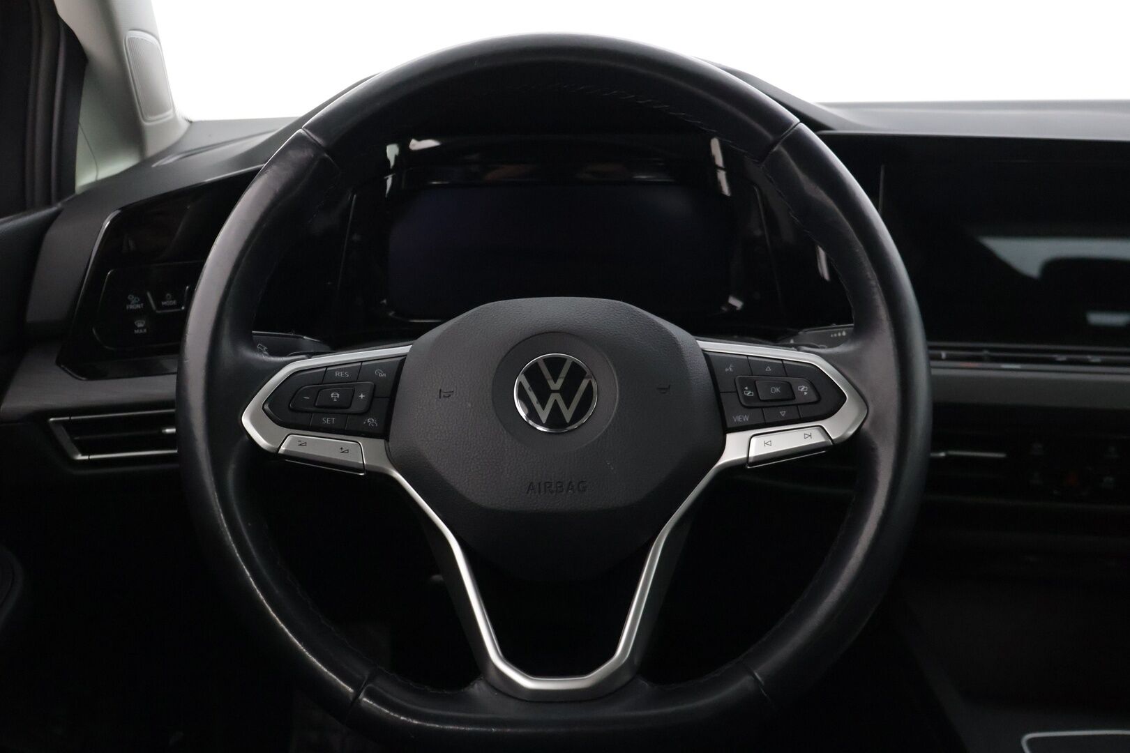 Volkswagen Golf 2021 Style eHybrid 150 kW (PHEV) DSG-automaatti * Hierova Muistipenkki / Adapt. Cruise / LED / Tutkat / Apple&Android / Navi* - * Vähän ajettu / Volkkarin omat aluvanteet / seuraava huolto 1/27 *