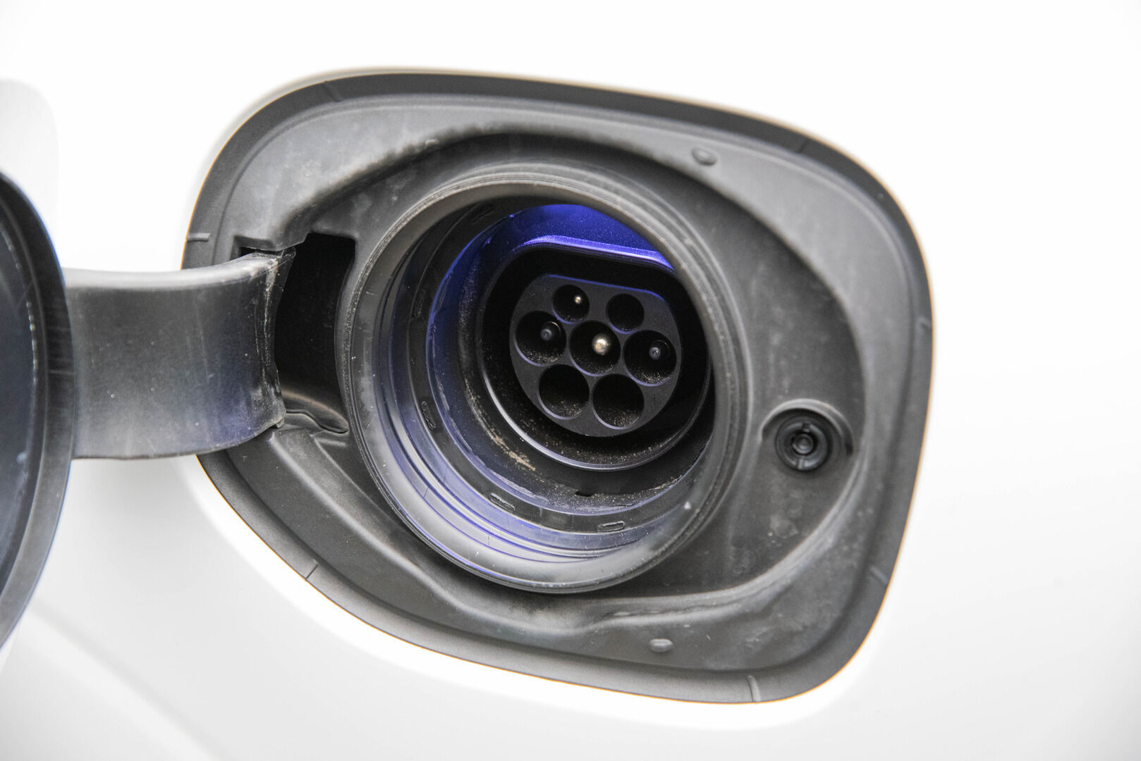 Volvo XC60 2020 T8 AWD Momentum aut / Panorama / Koukku / VOC / Adapt.vak / PA-lämmitin - Hihna vaihdettu/ Kahdet hyvät renkaat - HULLUT JOULUT KORKOTARJOUS 2,49% 