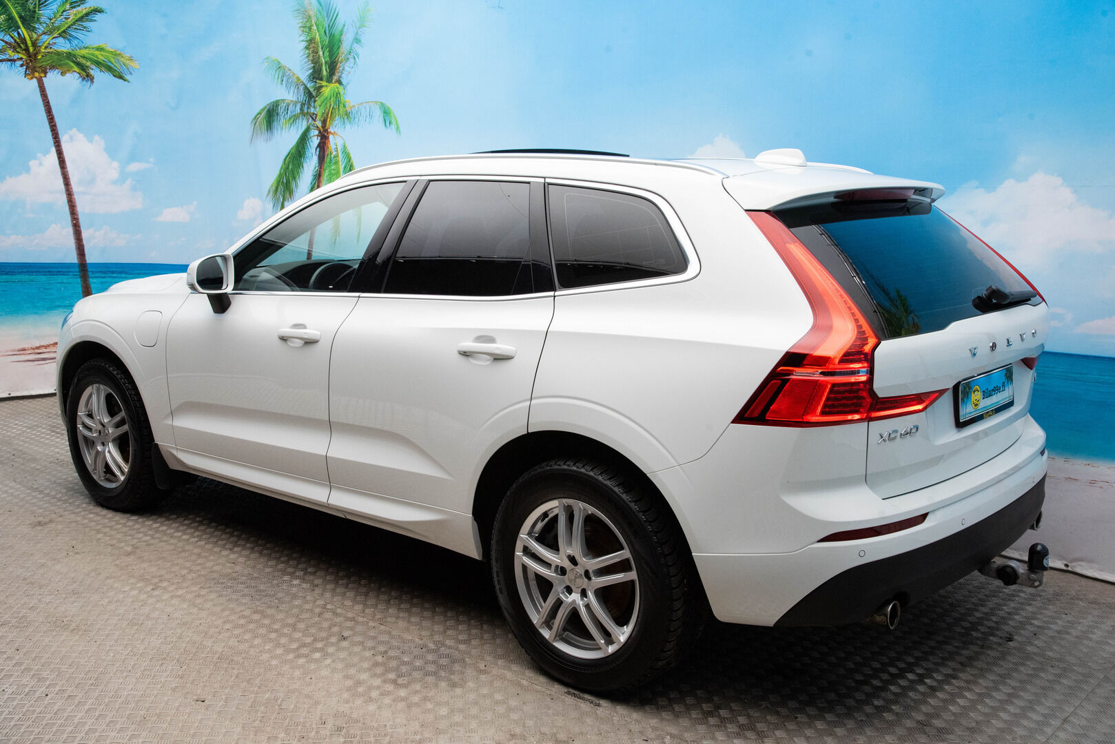 Volvo XC60 2020 T8 AWD Momentum aut / Panorama / Koukku / VOC / Adapt.vak / PA-lämmitin - Hihna vaihdettu/ Kahdet hyvät renkaat - HULLUT JOULUT KORKOTARJOUS 2,49% 