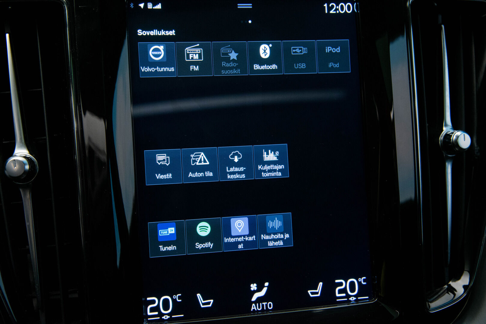 Volvo XC60 2020 T8 AWD Momentum aut / Panorama / Koukku / VOC / Adapt.vak / PA-lämmitin - Hihna vaihdettu/ Kahdet hyvät renkaat - HULLUT JOULUT KORKOTARJOUS 2,49% 