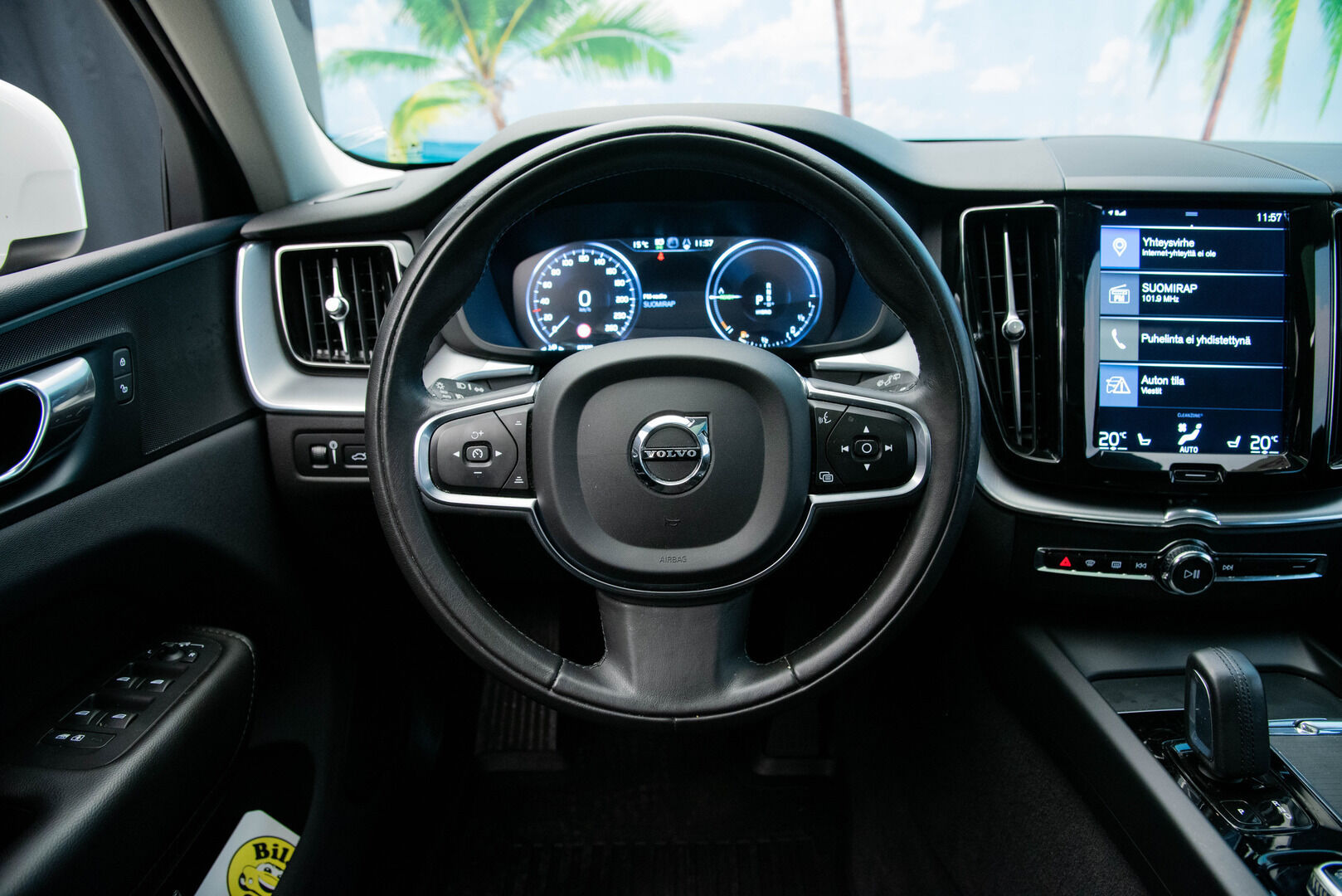 Volvo XC60 2020 T8 AWD Momentum aut / Panorama / Koukku / VOC / Adapt.vak / PA-lämmitin - Hihna vaihdettu/ Kahdet hyvät renkaat - HULLUT JOULUT KORKOTARJOUS 2,49% 