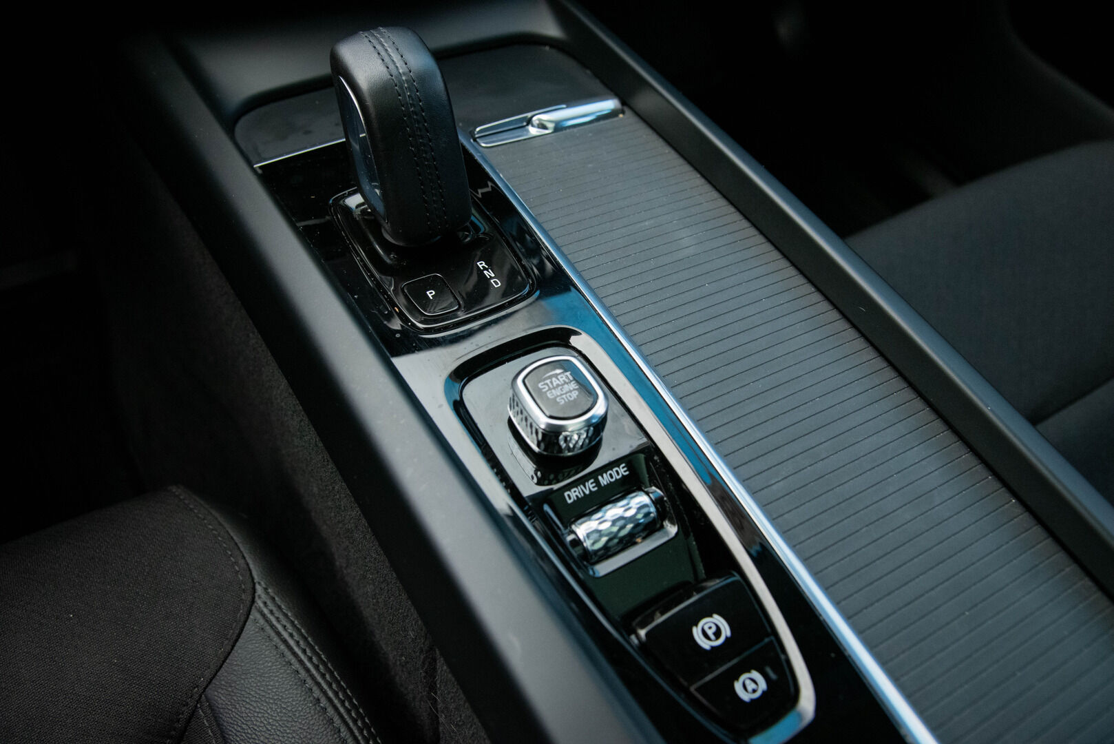 Volvo XC60 2020 T8 AWD Momentum aut / Panorama / Koukku / VOC / Adapt.vak / PA-lämmitin - Hihna vaihdettu/ Kahdet hyvät renkaat - HULLUT JOULUT KORKOTARJOUS 2,49% 