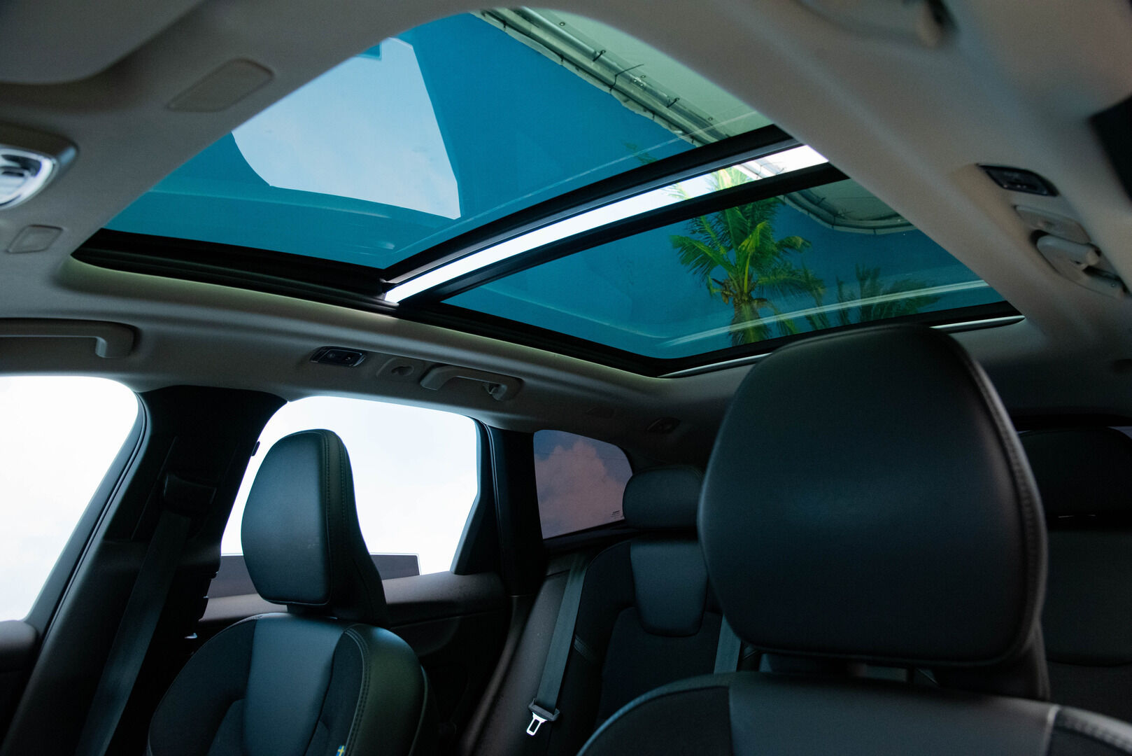 Volvo XC60 2020 T8 AWD Momentum aut / Panorama / Koukku / VOC / Adapt.vak / PA-lämmitin - Hihna vaihdettu/ Kahdet hyvät renkaat - HULLUT JOULUT KORKOTARJOUS 2,49% 