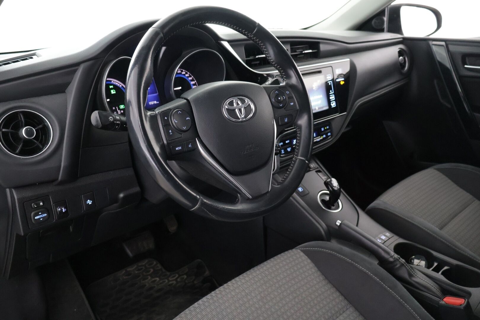 Toyota Auris 2018 1,8 Hybrid Active - P.Kamera | Vakkkari | BT | Metalliväri | 2X Renkaat ja vanteet 