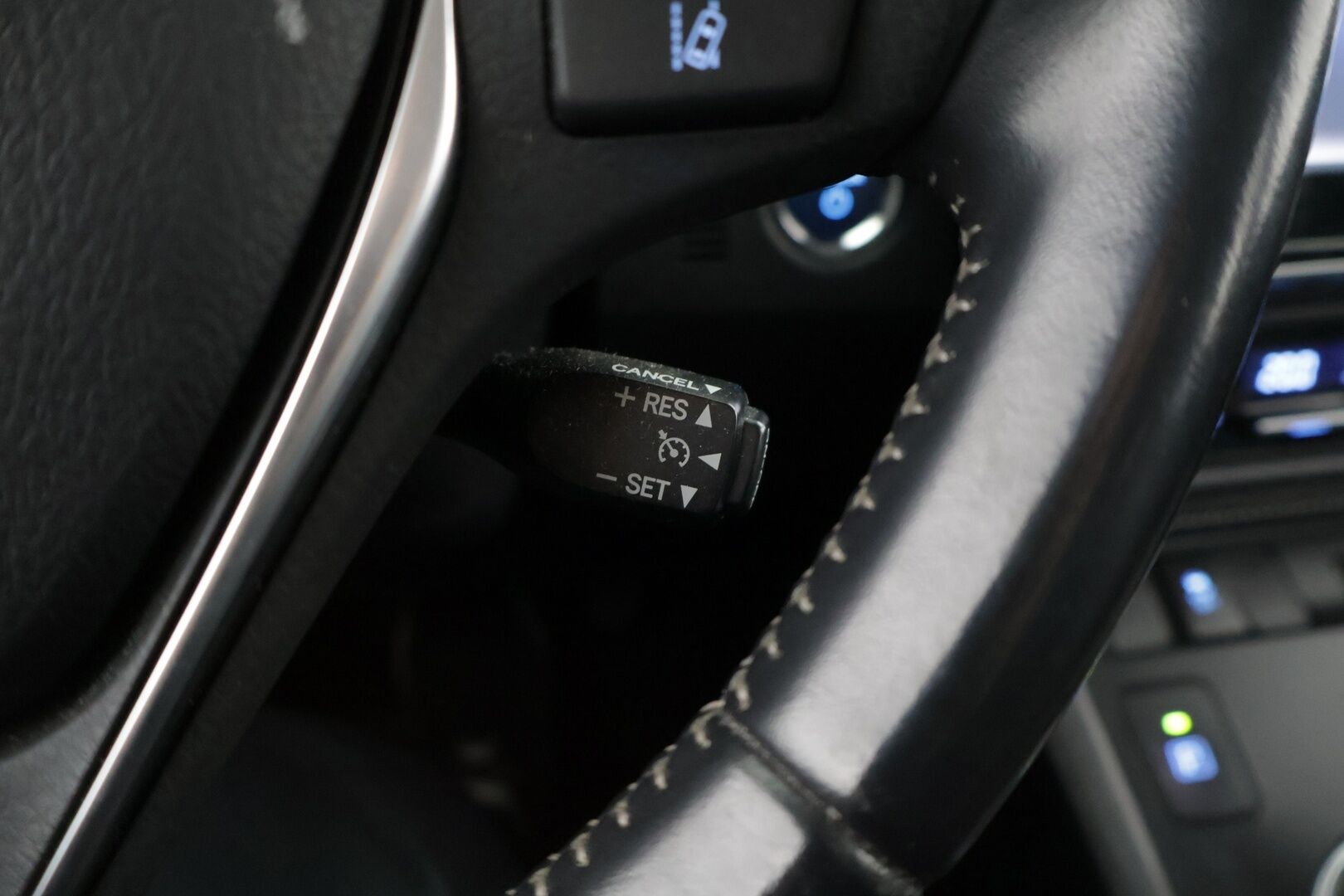 Toyota Auris 2018 1,8 Hybrid Active - P.Kamera | Vakkkari | BT | Metalliväri | 2X Renkaat ja vanteet 