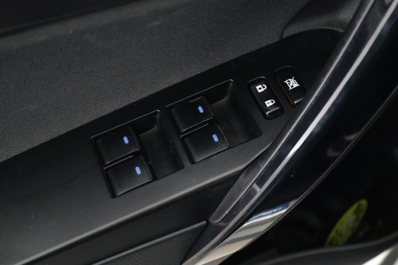Toyota Auris 2018 1,8 Hybrid Active - P.Kamera | Vakkkari | BT | Metalliväri | 2X Renkaat ja vanteet 