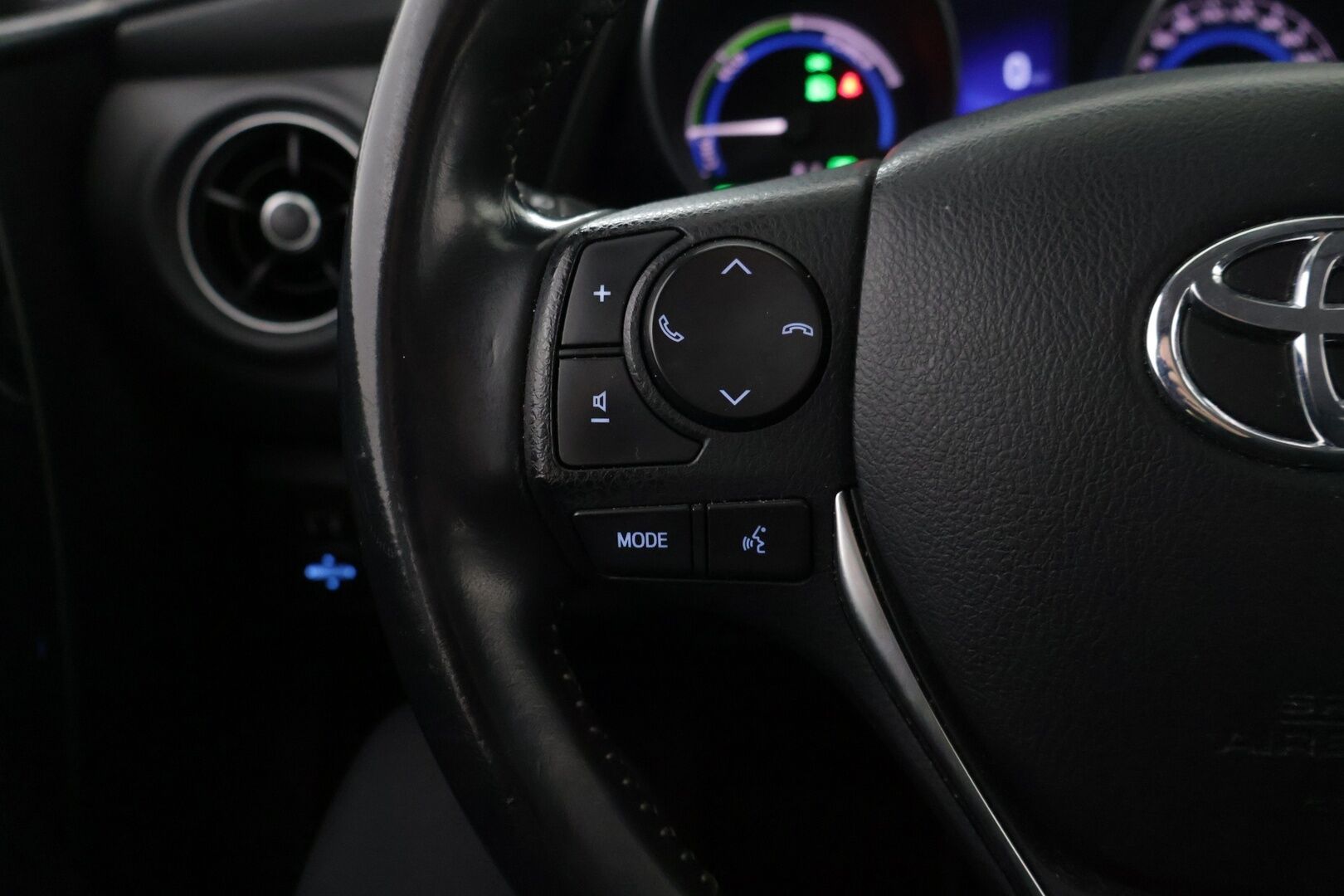Toyota Auris 2018 1,8 Hybrid Active - P.Kamera | Vakkkari | BT | Metalliväri | 2X Renkaat ja vanteet 