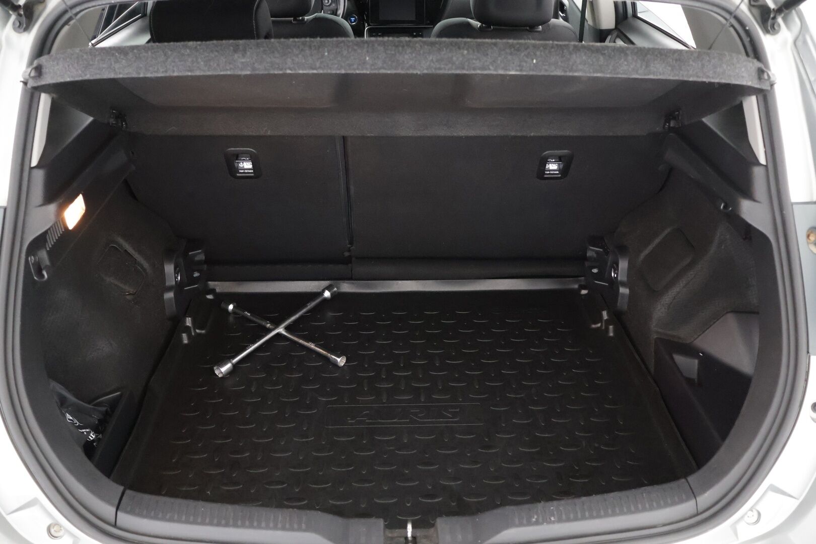 Toyota Auris 2018 1,8 Hybrid Active - P.Kamera | Vakkkari | BT | Metalliväri | 2X Renkaat ja vanteet 