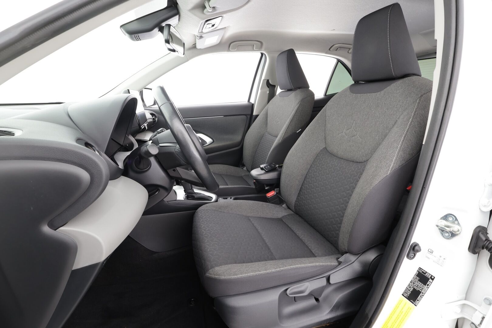 Toyota Yaris Cross 2022 1,5 Hybrid Active Business - | ACC | LED | P.kamera | Keyless | Lohko+sisälämmitin | Apple & Android | LTA | RSA | 2x renkaat aluin | 1-om suomiauto | ALV |