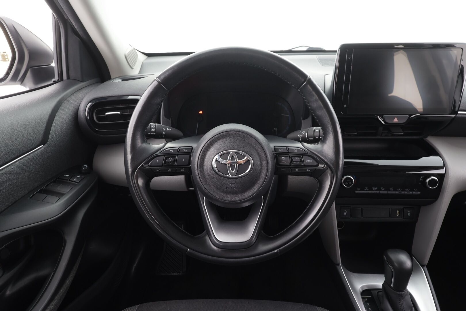 Toyota Yaris Cross 2022 1,5 Hybrid Active Business - | ACC | LED | P.kamera | Keyless | Lohko+sisälämmitin | Apple & Android | LTA | RSA | 2x renkaat aluin | 1-om suomiauto | ALV |