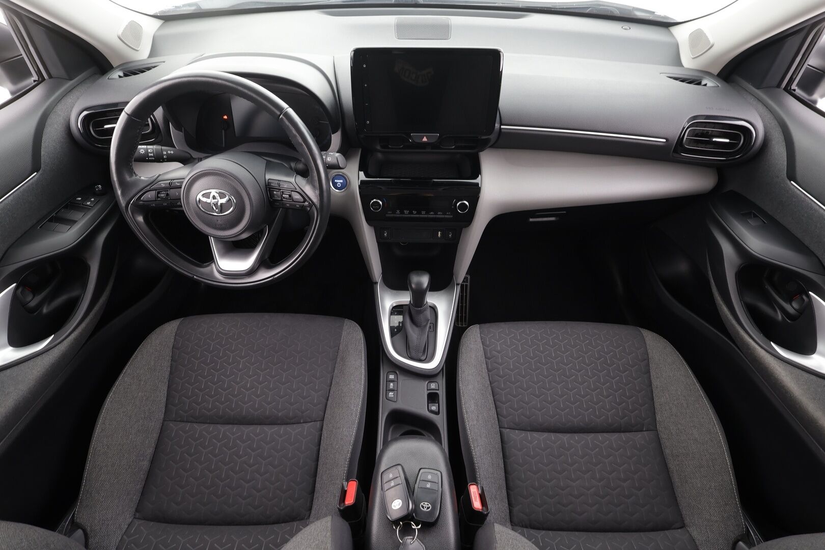Toyota Yaris Cross 2022 1,5 Hybrid Active Business - | ACC | LED | P.kamera | Keyless | Lohko+sisälämmitin | Apple & Android | LTA | RSA | 2x renkaat aluin | 1-om suomiauto | ALV |