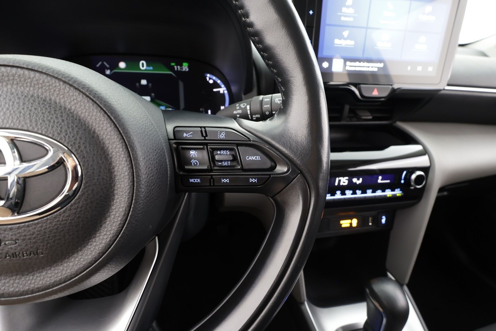 Toyota Yaris Cross 2022 1,5 Hybrid Active Business - | ACC | LED | P.kamera | Keyless | Lohko+sisälämmitin | Apple & Android | LTA | RSA | 2x renkaat aluin | 1-om suomiauto | ALV |