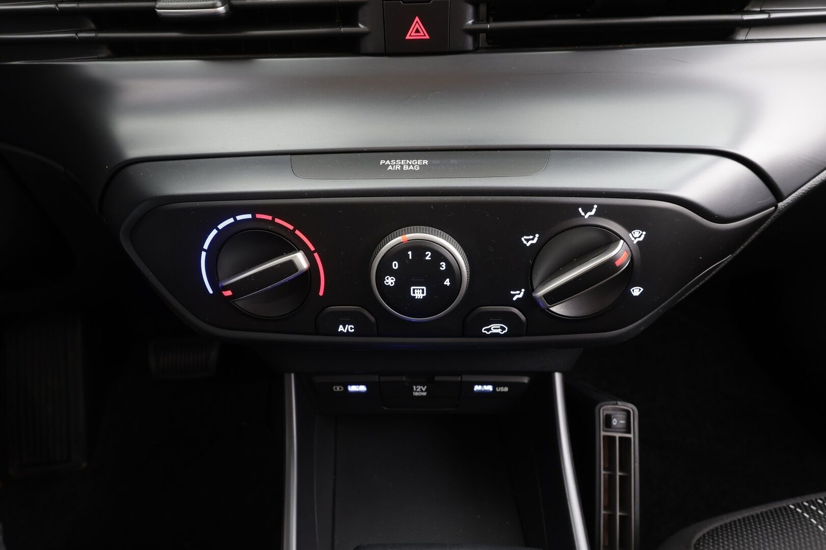 Hyundai i20 Hatchback 2023 1,0 T-GDI 100 hv 7-DCT Fresh - | Tehdastakuu | Vakkari | Kaistavahti | Lohko + sisälämmitin | Lämm. ratti | BT | 1-om suomiauto | Merkkihuollot | 