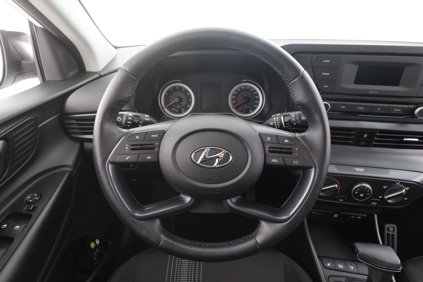 Hyundai i20 Hatchback 2023 1,0 T-GDI 100 hv 7-DCT Fresh - | Tehdastakuu | Vakkari | Kaistavahti | Lohko + sisälämmitin | Lämm. ratti | BT | 1-om suomiauto | Merkkihuollot | 