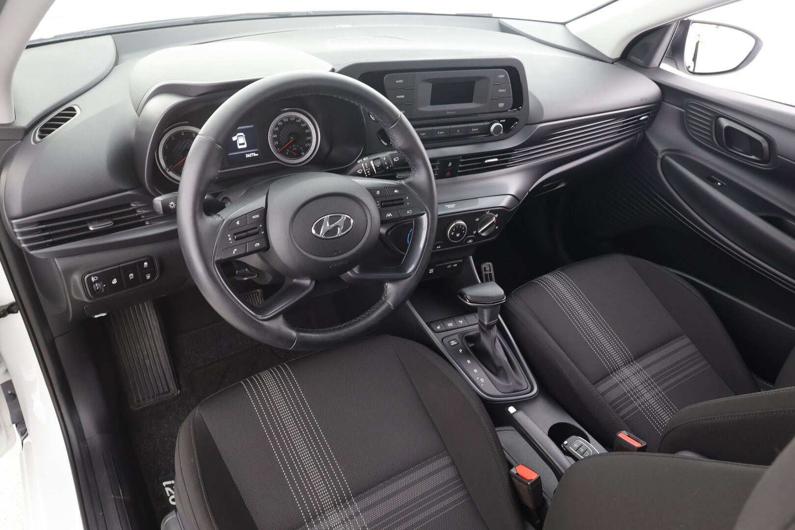 Hyundai i20 Hatchback 2023 1,0 T-GDI 100 hv 7-DCT Fresh - | Tehdastakuu | Vakkari | Kaistavahti | Lohko + sisälämmitin | Lämm. ratti | BT | 1-om suomiauto | Merkkihuollot | 