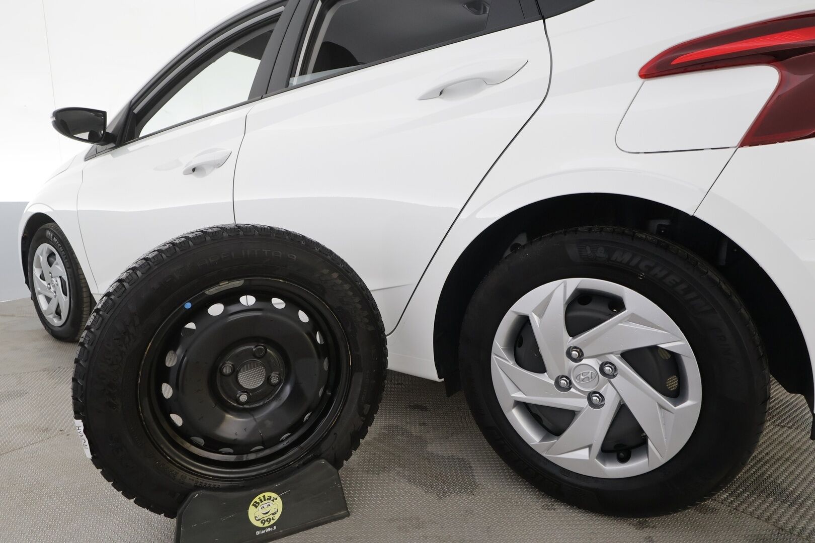 Hyundai i20 Hatchback 2023 1,0 T-GDI 100 hv 7-DCT Fresh - | Tehdastakuu | Vakkari | Kaistavahti | Lohko + sisälämmitin | Lämm. ratti | BT | 1-om suomiauto | Merkkihuollot | 