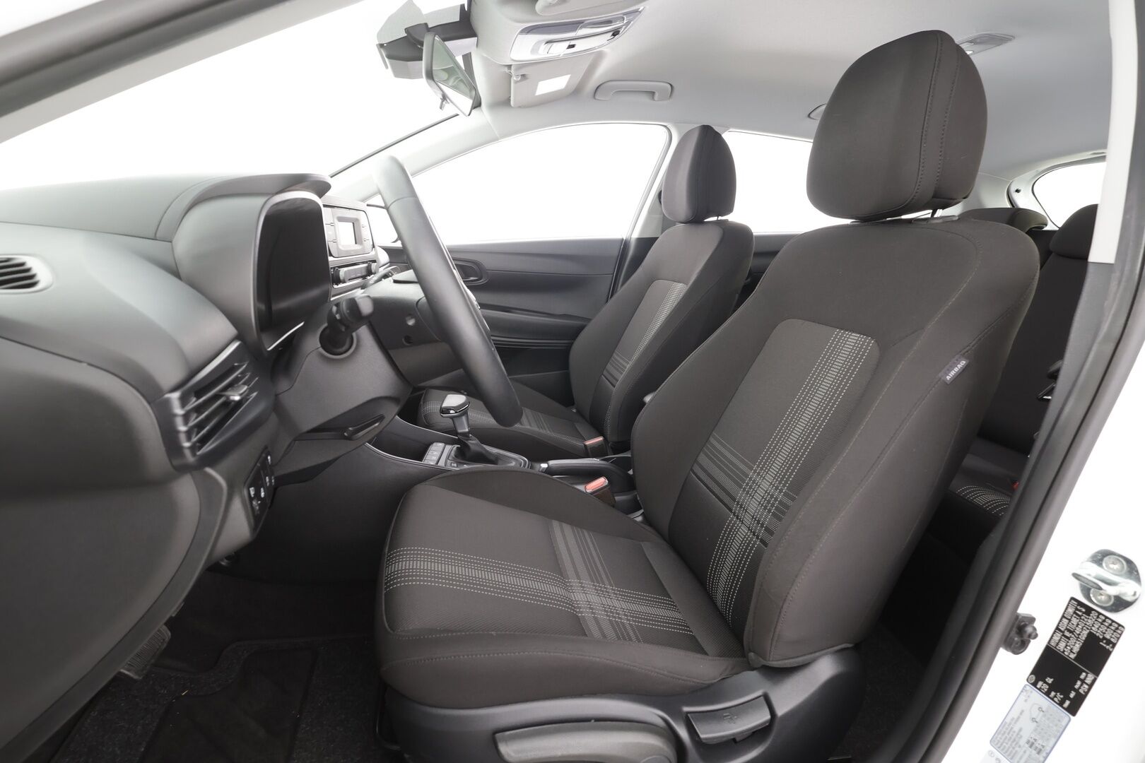 Hyundai i20 Hatchback 2023 1,0 T-GDI 100 hv 7-DCT Fresh - | Tehdastakuu | Vakkari | Kaistavahti | Lohko + sisälämmitin | Lämm. ratti | BT | 1-om suomiauto | Merkkihuollot | 