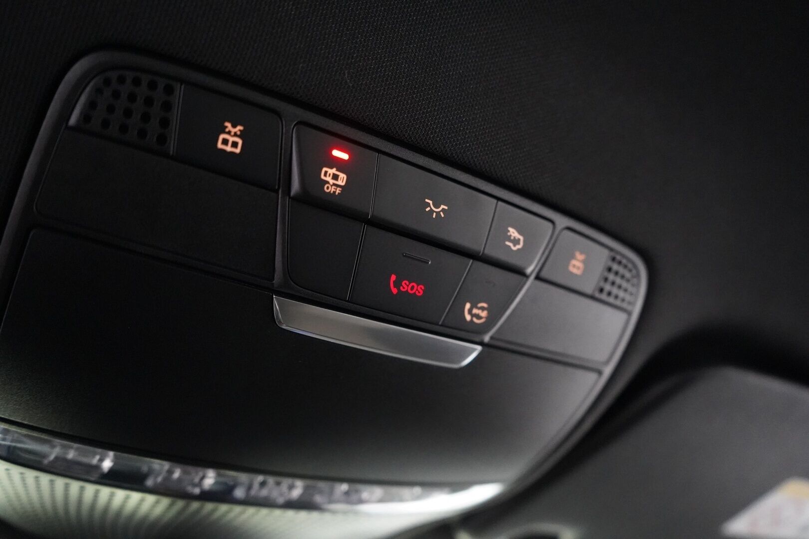 MERCEDES-BENZ EQC 2021 400 4Matic *AMG / ACC / Burmester / Muistipaketti / HUD / 360° Kamera / KeylessGO / DC Pikalaturi* - Juuri saapunut / Huippuvarusteet / AMG