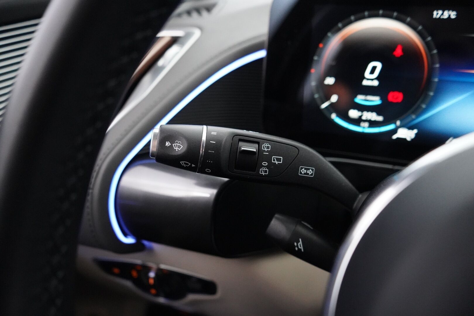 MERCEDES-BENZ EQC 2021 400 4Matic *AMG / ACC / Burmester / Muistipaketti / HUD / 360° Kamera / KeylessGO / DC Pikalaturi* - Juuri saapunut / Huippuvarusteet / AMG