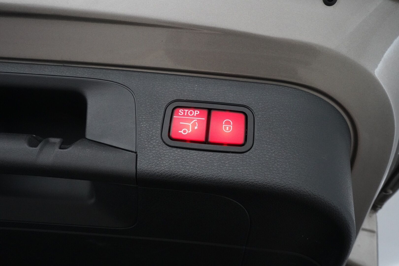 MERCEDES-BENZ EQC 2021 400 4Matic *AMG / ACC / Burmester / Muistipaketti / HUD / 360° Kamera / KeylessGO / DC Pikalaturi* - Juuri saapunut / Huippuvarusteet / AMG