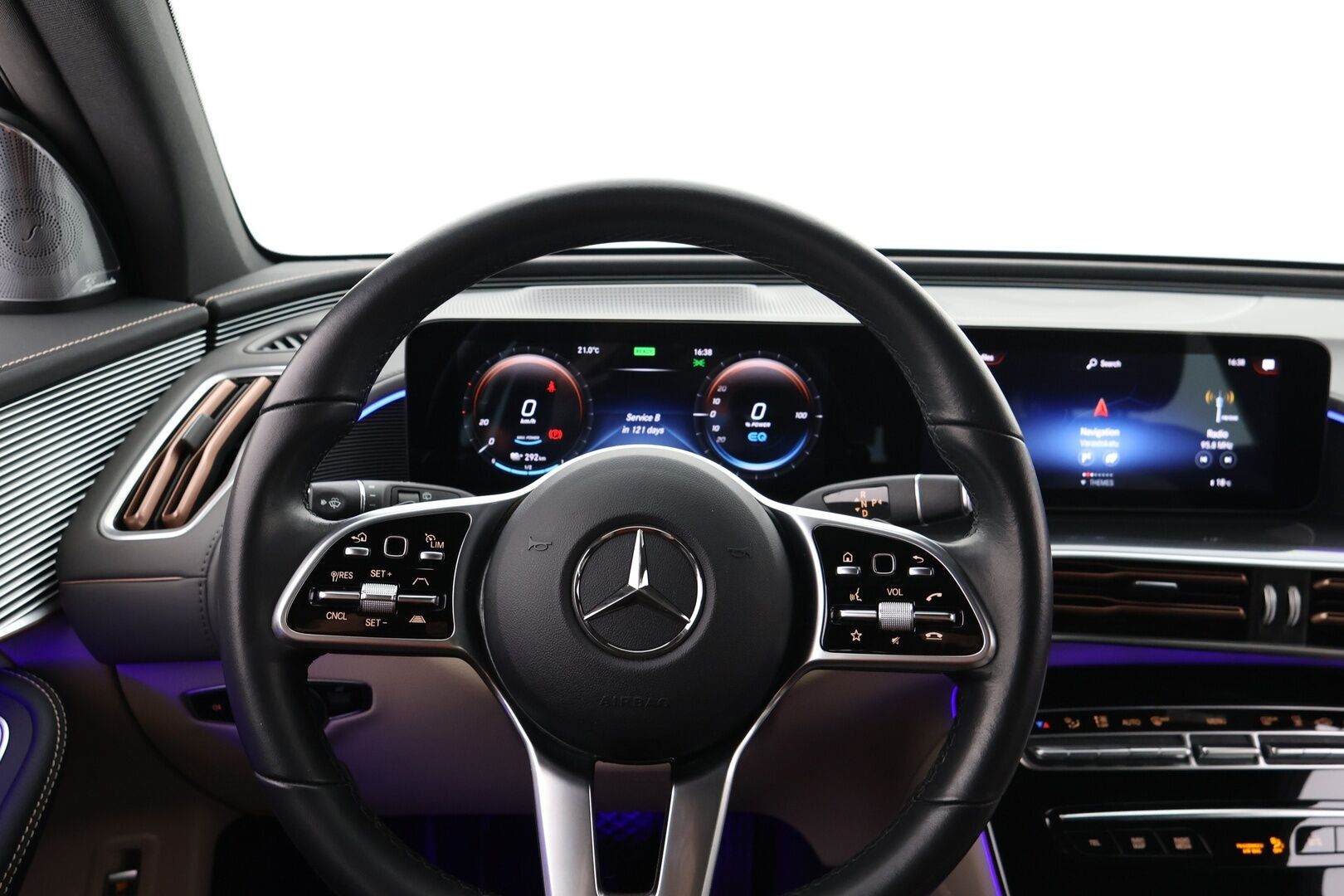 MERCEDES-BENZ EQC 2021 400 4Matic *AMG / ACC / Burmester / Muistipaketti / HUD / 360° Kamera / KeylessGO / DC Pikalaturi* - Juuri saapunut / Huippuvarusteet / AMG