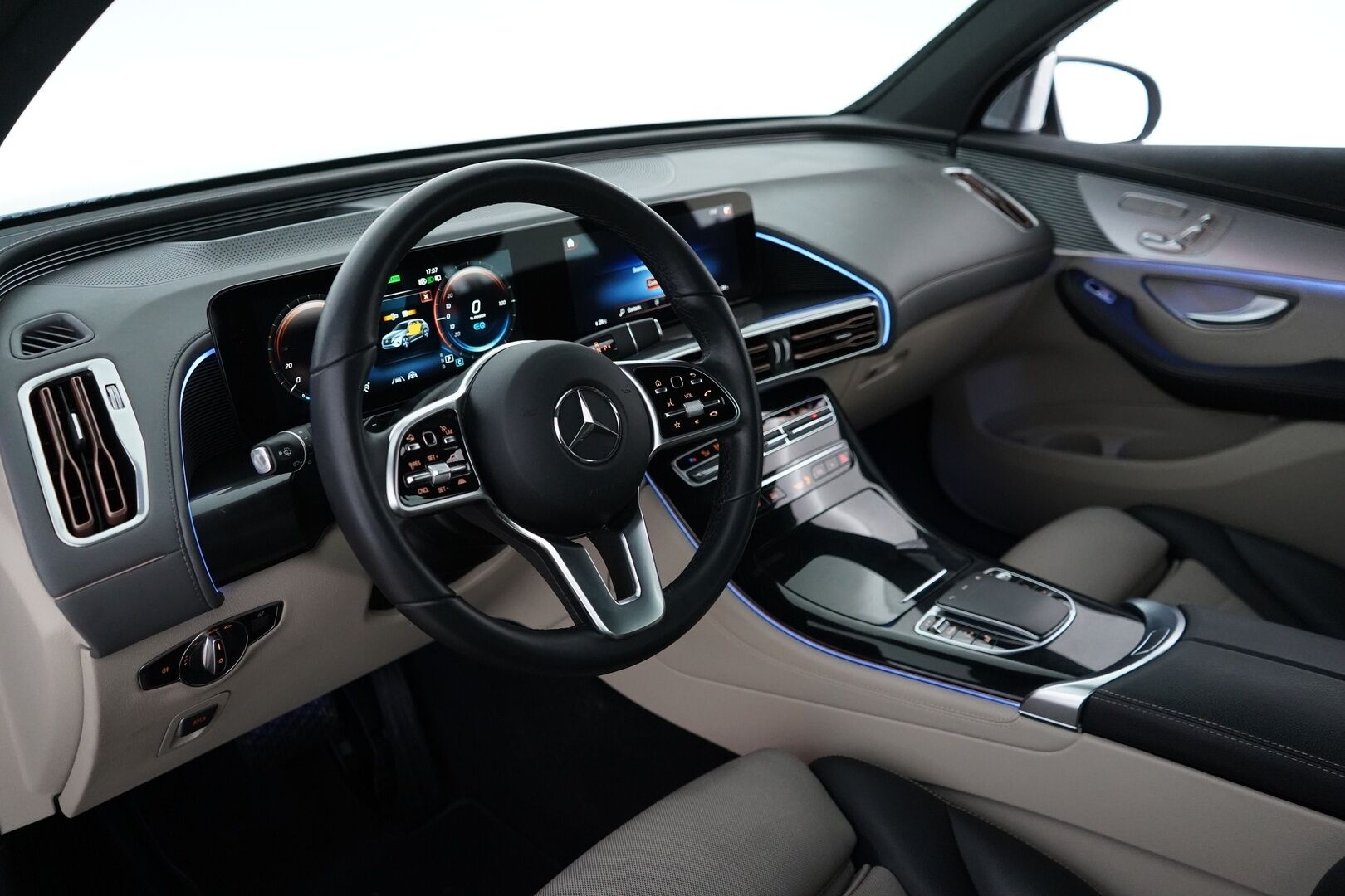 MERCEDES-BENZ EQC 2021 400 4Matic *AMG / ACC / Burmester / Muistipaketti / HUD / 360° Kamera / KeylessGO / DC Pikalaturi* - Juuri saapunut / Huippuvarusteet / AMG