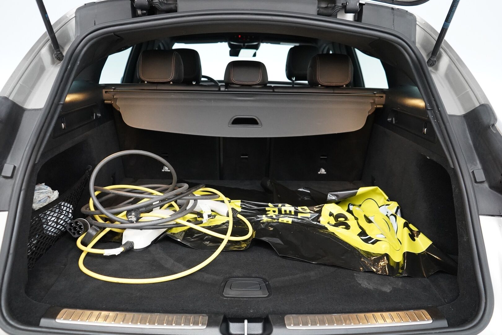 MERCEDES-BENZ EQC 2021 400 4Matic *AMG / ACC / Burmester / Muistipaketti / HUD / 360° Kamera / KeylessGO / DC Pikalaturi* - Juuri saapunut / Huippuvarusteet / AMG