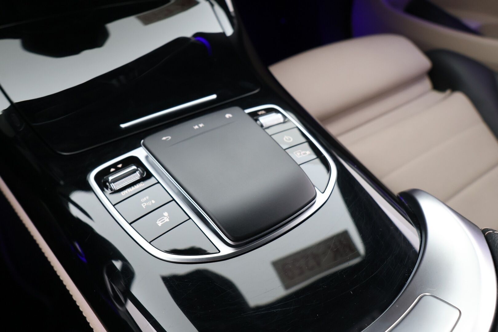 MERCEDES-BENZ EQC 2021 400 4Matic *AMG / ACC / Burmester / Muistipaketti / HUD / 360° Kamera / KeylessGO / DC Pikalaturi* - Juuri saapunut / Huippuvarusteet / AMG