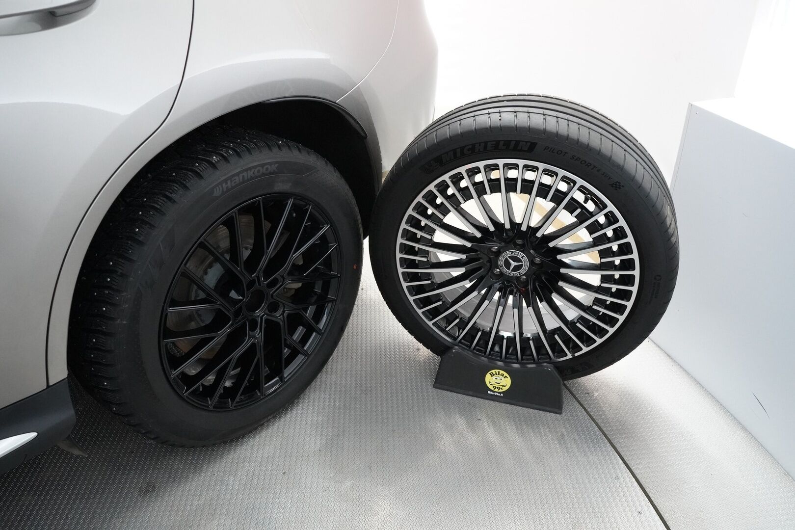 MERCEDES-BENZ EQC 2021 400 4Matic *AMG / ACC / Burmester / Muistipaketti / HUD / 360° Kamera / KeylessGO / DC Pikalaturi* - Juuri saapunut / Huippuvarusteet / AMG