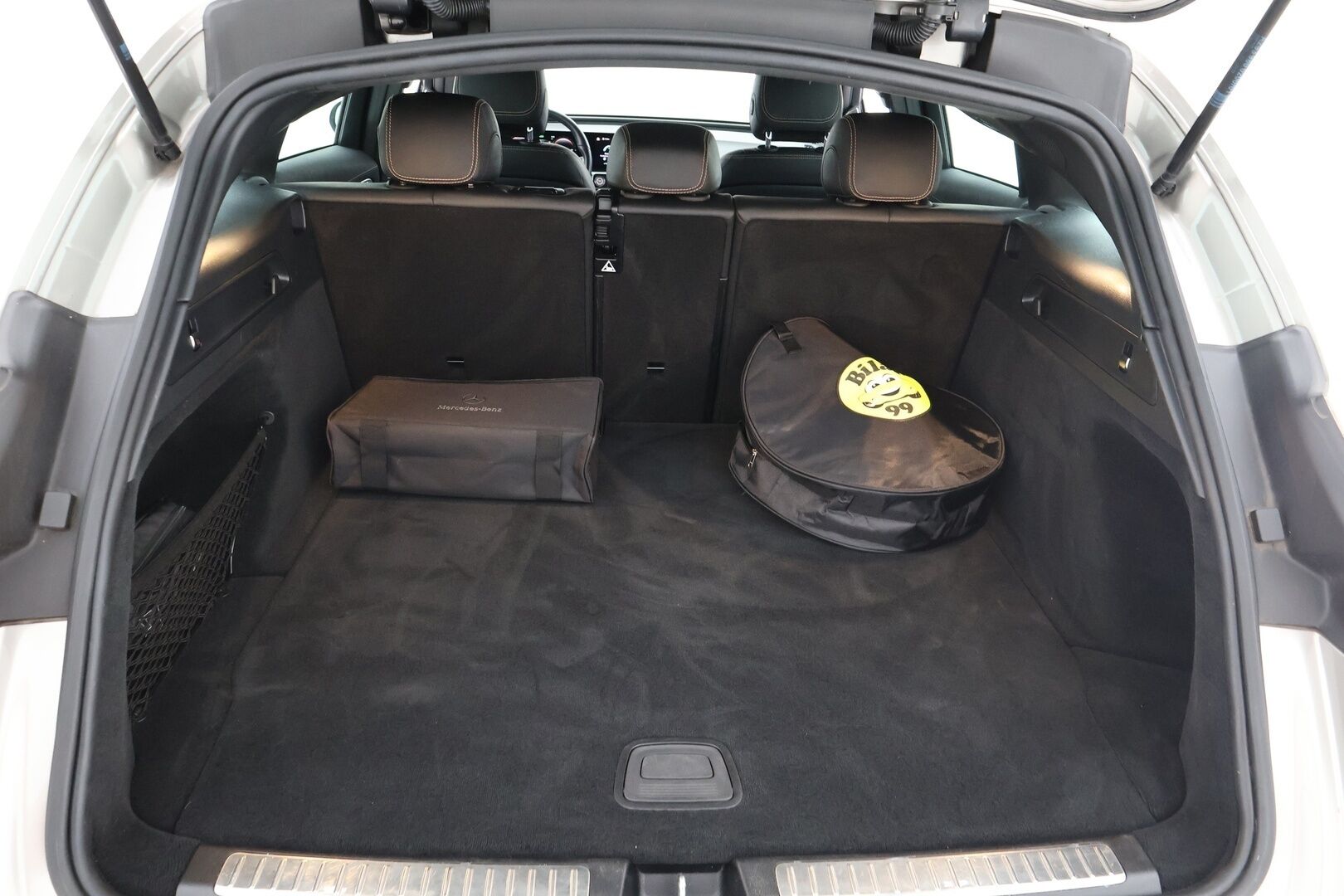 MERCEDES-BENZ EQC 2021 400 4Matic *AMG / ACC / Burmester / Muistipaketti / HUD / 360° Kamera / KeylessGO / DC Pikalaturi* - Juuri saapunut / Huippuvarusteet / AMG