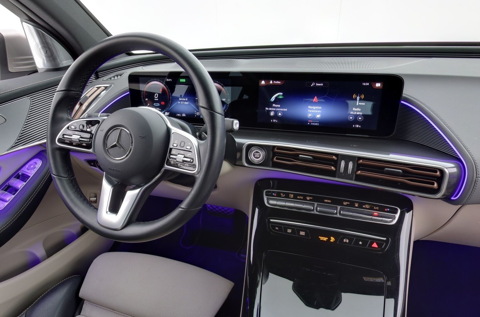 MERCEDES-BENZ EQC 2021 400 4Matic *AMG / ACC / Burmester / Muistipaketti / HUD / 360° Kamera / KeylessGO / DC Pikalaturi* - Juuri saapunut / Huippuvarusteet / AMG