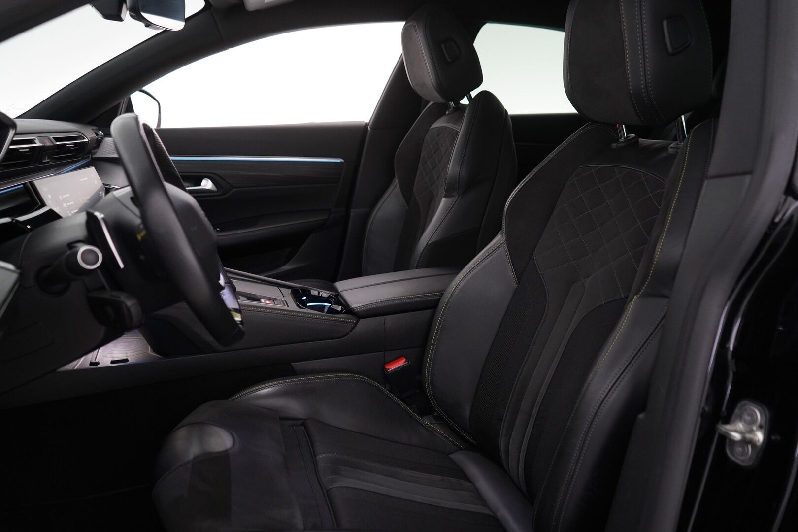 PEUGEOT 508 2021 PSE Hybrid4 360 EAT8-aut. AWD / Night Vision / 360° Kamera / Hierovat Etuistuimet / Muistipenkki / Focal Audio / ACC / KeylessGo / - 3,99 % KORKOTARJOUS TÄHÄN AUTOON - Viimeisin huolto 5/2025 / Merkkihuollot / Kahdet renkaat ja vanteet