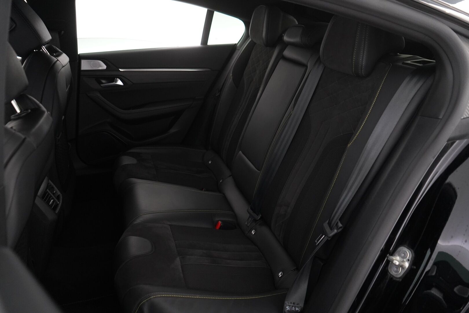 PEUGEOT 508 2021 PSE Hybrid4 360 EAT8-aut. AWD / Night Vision / 360° Kamera / Hierovat Etuistuimet / Muistipenkki / Focal Audio / ACC / KeylessGo / - 3,99 % KORKOTARJOUS TÄHÄN AUTOON - Viimeisin huolto 5/2025 / Merkkihuollot / Kahdet renkaat ja vanteet