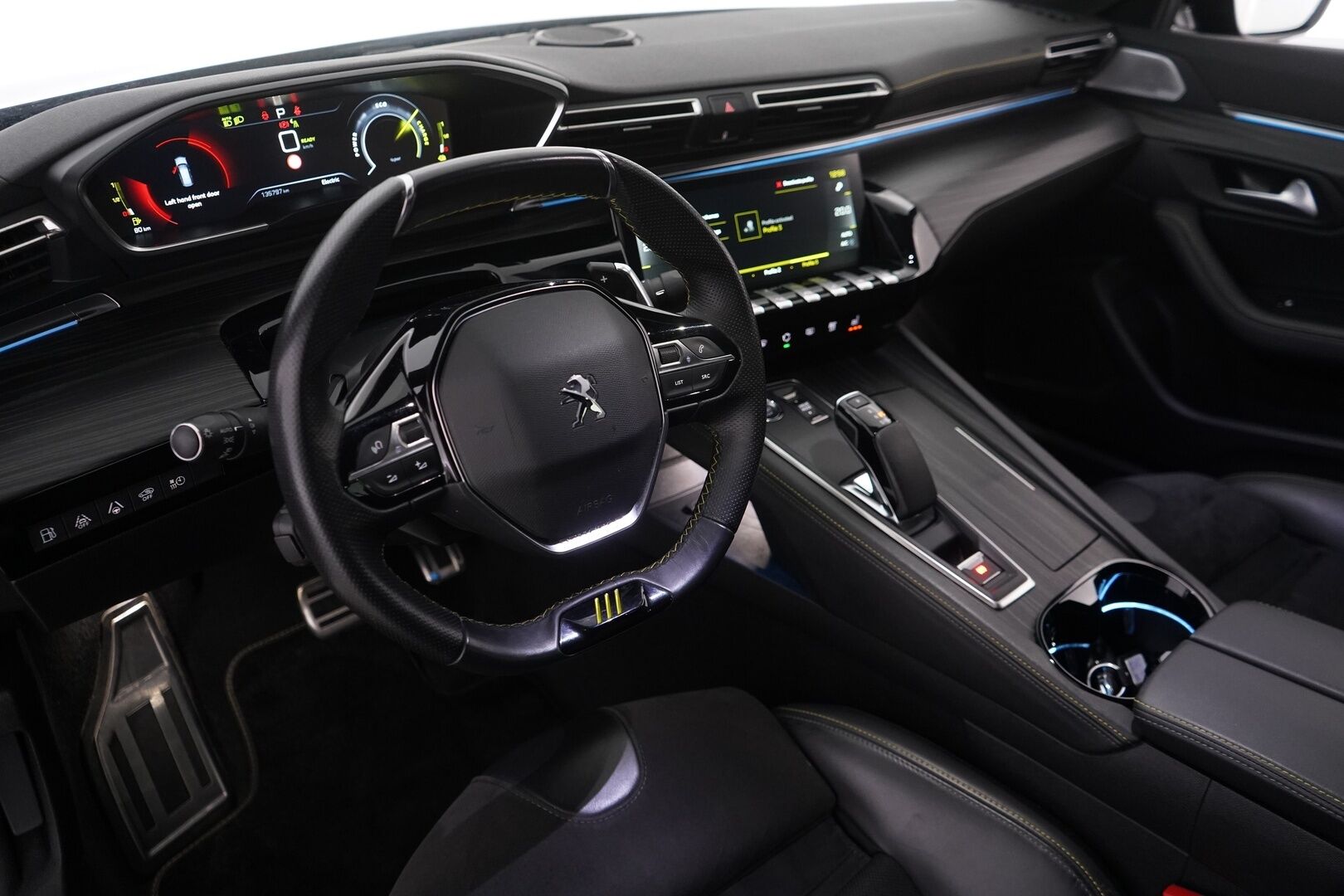 PEUGEOT 508 2021 PSE Hybrid4 360 EAT8-aut. AWD / Night Vision / 360° Kamera / Hierovat Etuistuimet / Muistipenkki / Focal Audio / ACC / KeylessGo / - 3,99 % KORKOTARJOUS TÄHÄN AUTOON - Viimeisin huolto 5/2025 / Merkkihuollot / Kahdet renkaat ja vanteet