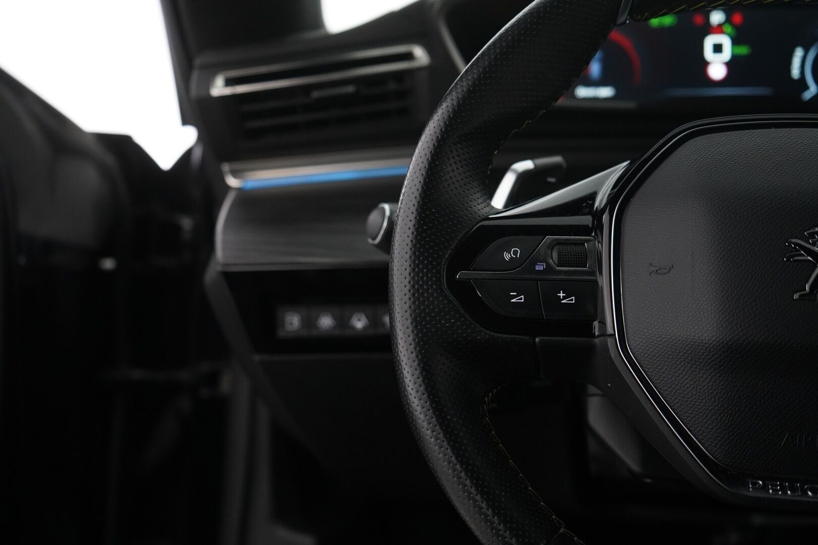 PEUGEOT 508 2021 PSE Hybrid4 360 EAT8-aut. AWD / Night Vision / 360° Kamera / Hierovat Etuistuimet / Muistipenkki / Focal Audio / ACC / KeylessGo / - 3,99 % KORKOTARJOUS TÄHÄN AUTOON - Viimeisin huolto 5/2025 / Merkkihuollot / Kahdet renkaat ja vanteet