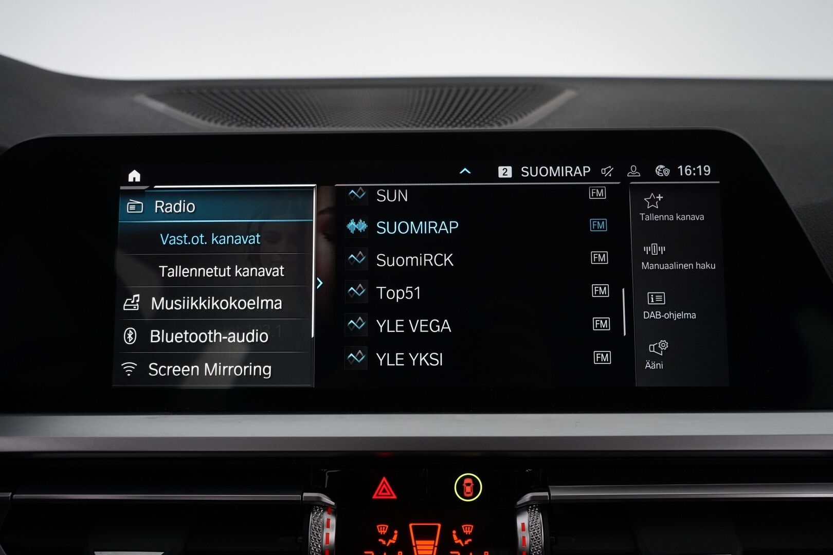 BMW 330 2020 G20 Sedan 330e Business Sport *ACC / Sähk.esilämmitin / Digimittaristo / Sporttipenkit / Shadowline / Navigointi / Tutkat* - Kahdet renkaat alumiinivantein / Juuri huollettu / 2x laturit - HULLU BLACKWEEK KORKOTARJOUS 2,49%