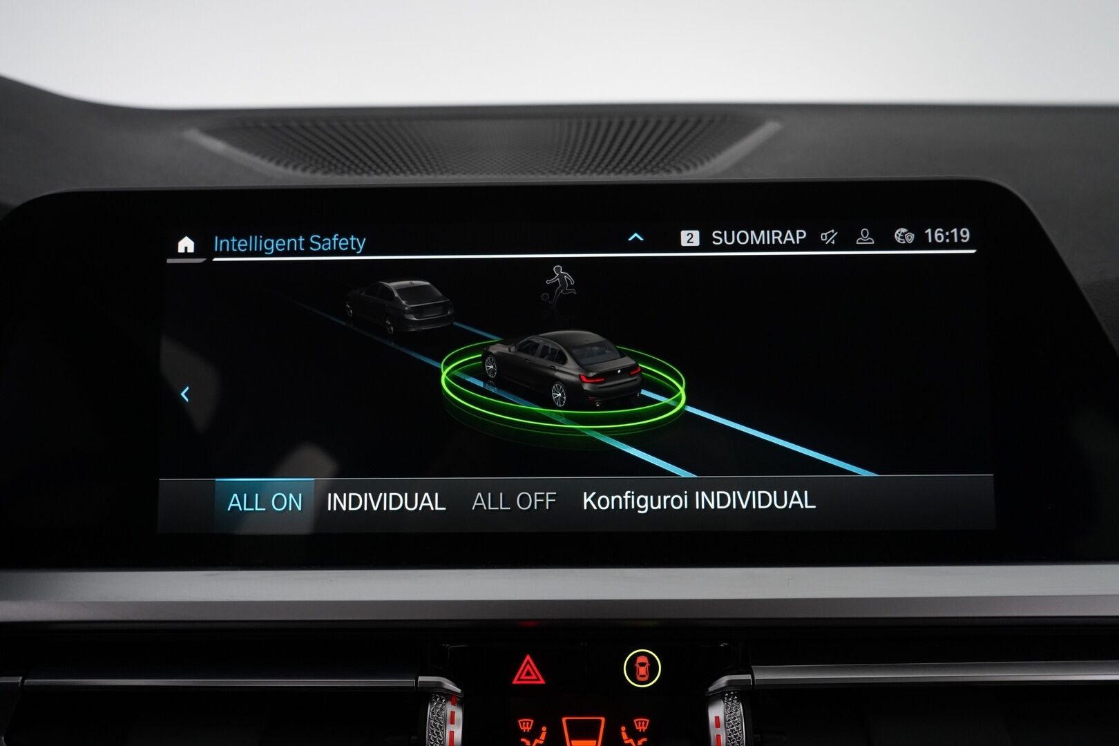 BMW 330 2020 G20 Sedan 330e Business Sport *ACC / Sähk.esilämmitin / Digimittaristo / Sporttipenkit / Shadowline / Navigointi / Tutkat* - Kahdet renkaat alumiinivantein / Juuri huollettu / 2x laturit - HULLU BLACKWEEK KORKOTARJOUS 2,49%