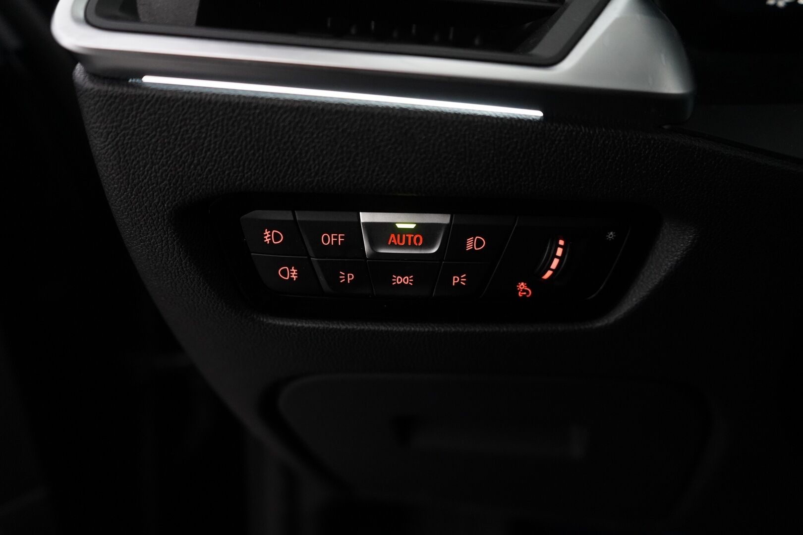 BMW 330 2020 G20 Sedan 330e Business Sport *ACC / Sähk.esilämmitin / Digimittaristo / Sporttipenkit / Shadowline / Navigointi / Tutkat* - Kahdet renkaat alumiinivantein / Juuri huollettu / 2x laturit - HULLU BLACKWEEK KORKOTARJOUS 2,49%