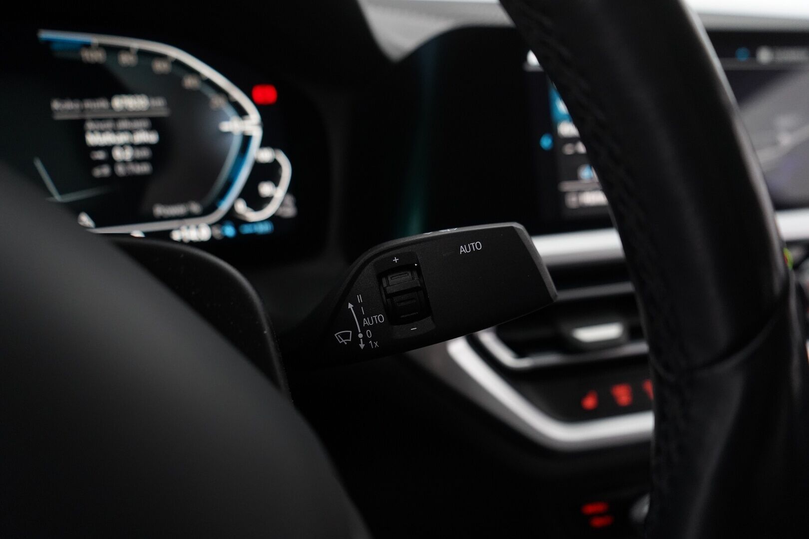 BMW 330 2020 G20 Sedan 330e Business Sport *ACC / Sähk.esilämmitin / Digimittaristo / Sporttipenkit / Shadowline / Navigointi / Tutkat* - Kahdet renkaat alumiinivantein / Juuri huollettu / 2x laturit - HULLU BLACKWEEK KORKOTARJOUS 2,49%