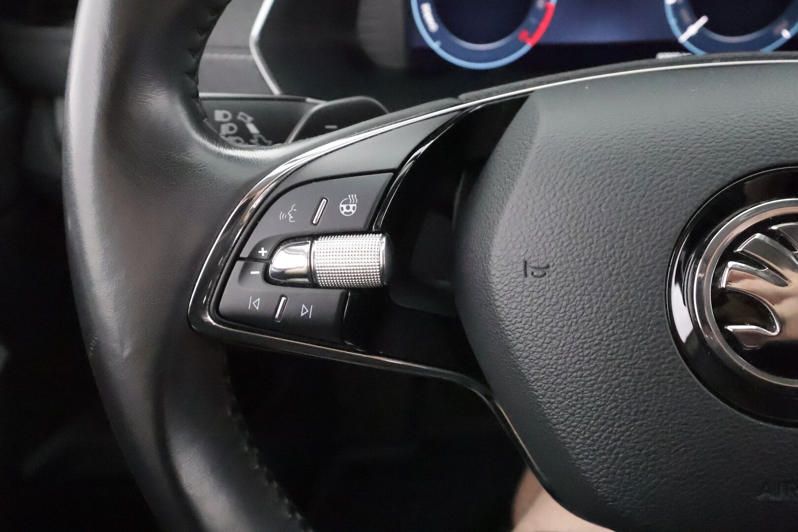 Skoda Octavia 2021 Combi 1.4 TSI PHEV Style iV DSG Autom. - | ACC | Webasto | Koukku | Skoda crystal Matrix LED | Muistipenkki | P.kamera | Puolinahat | Keyless | Apple&Android | Kahdet Renkaat | Merkkihuollettu |
