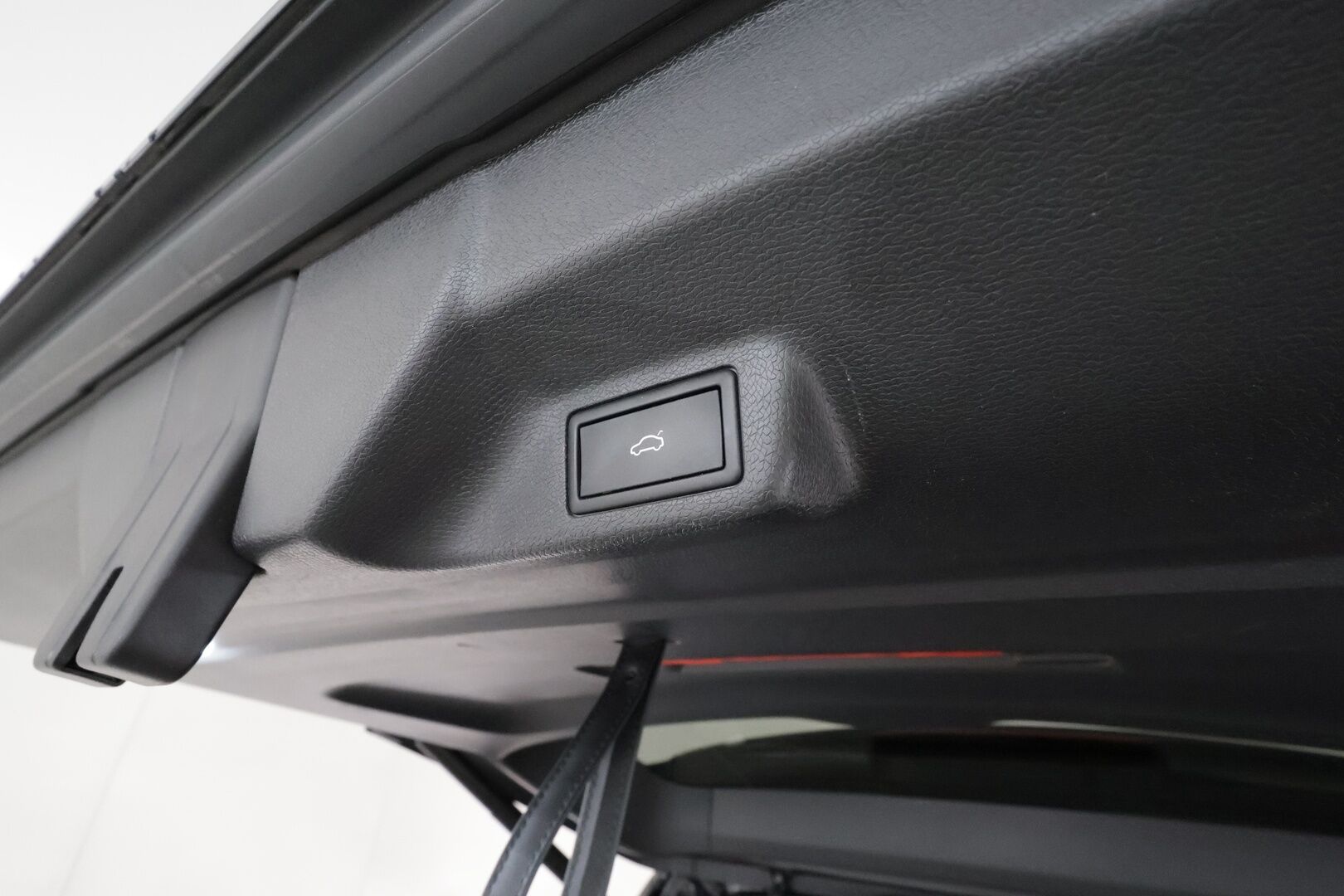 Volkswagen ID. Buzz 2023 PRO 150 KW **Adapt.vakkari / Matrix LED / Koukku / P.kamera / Digimittaristo / Ratinlämmitin** - 3,99 % KORKOTARJOUS TÄHÄN AUTOON - Akku kuntotarkastettu! / Kahdet renkaat aluvanteilla