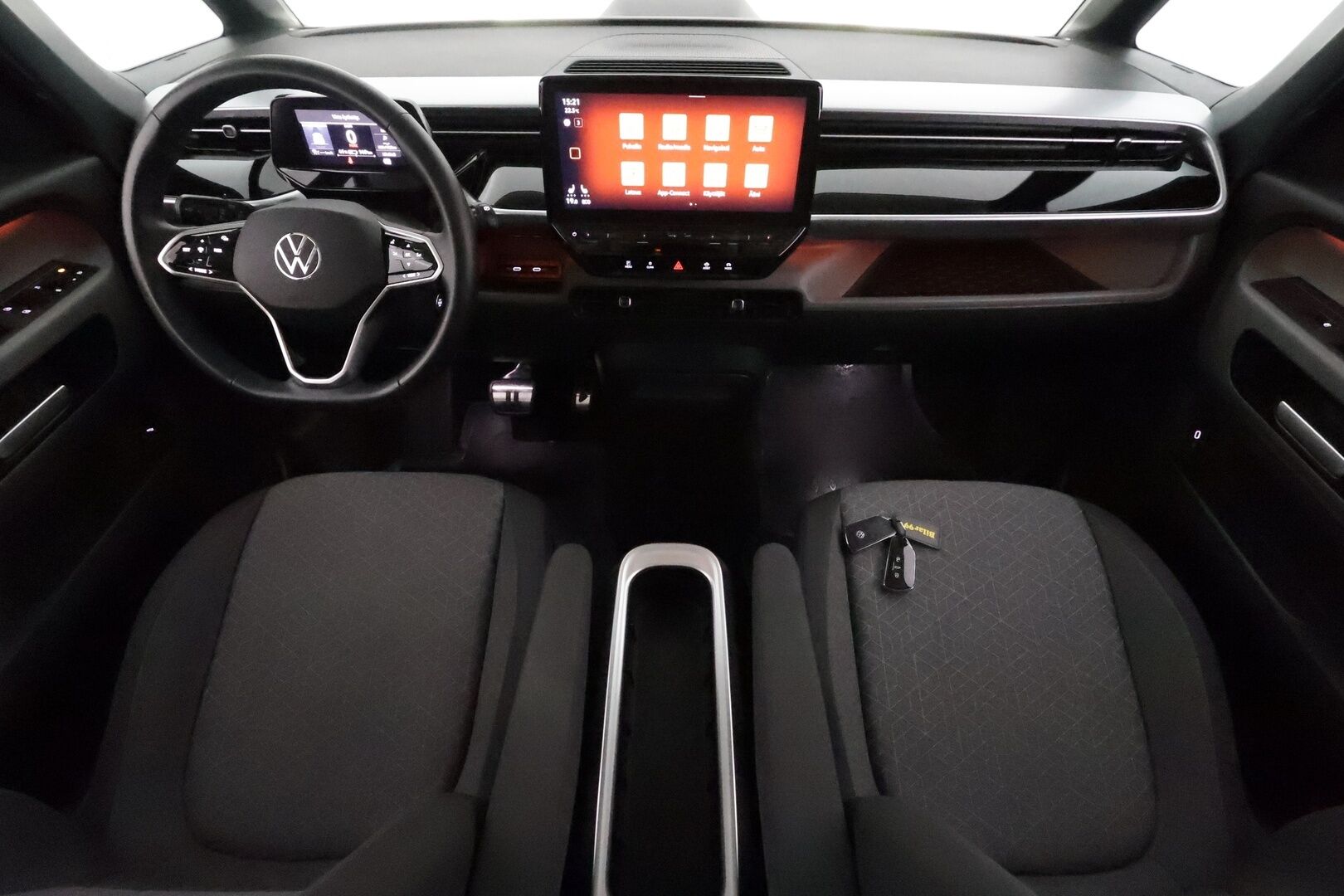 Volkswagen ID. Buzz 2023 PRO 150 KW **Adapt.vakkari / Matrix LED / Koukku / P.kamera / Digimittaristo / Ratinlämmitin** - 3,99 % KORKOTARJOUS TÄHÄN AUTOON - Akku kuntotarkastettu! / Kahdet renkaat aluvanteilla