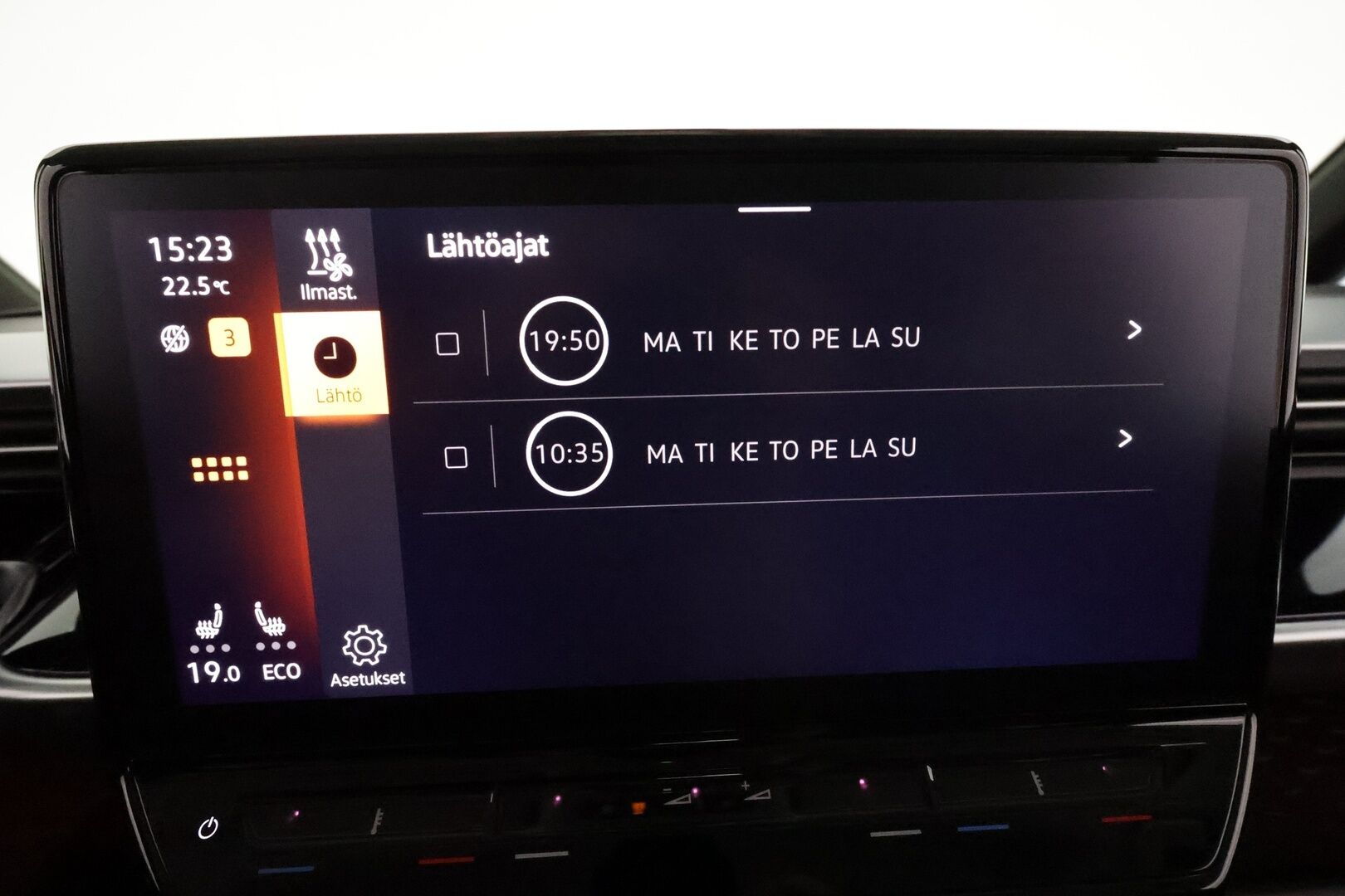 Volkswagen ID. Buzz 2023 PRO 150 KW **Adapt.vakkari / Matrix LED / Koukku / P.kamera / Digimittaristo / Ratinlämmitin** - 3,99 % KORKOTARJOUS TÄHÄN AUTOON - Akku kuntotarkastettu! / Kahdet renkaat aluvanteilla