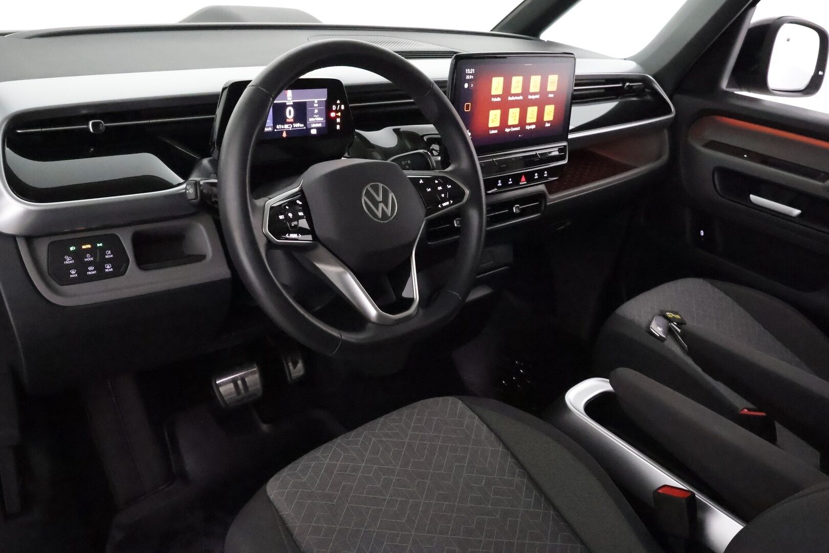 Volkswagen ID. Buzz 2023 PRO 150 KW **Adapt.vakkari / Matrix LED / Koukku / P.kamera / Digimittaristo / Ratinlämmitin** - 3,99 % KORKOTARJOUS TÄHÄN AUTOON - Akku kuntotarkastettu! / Kahdet renkaat aluvanteilla