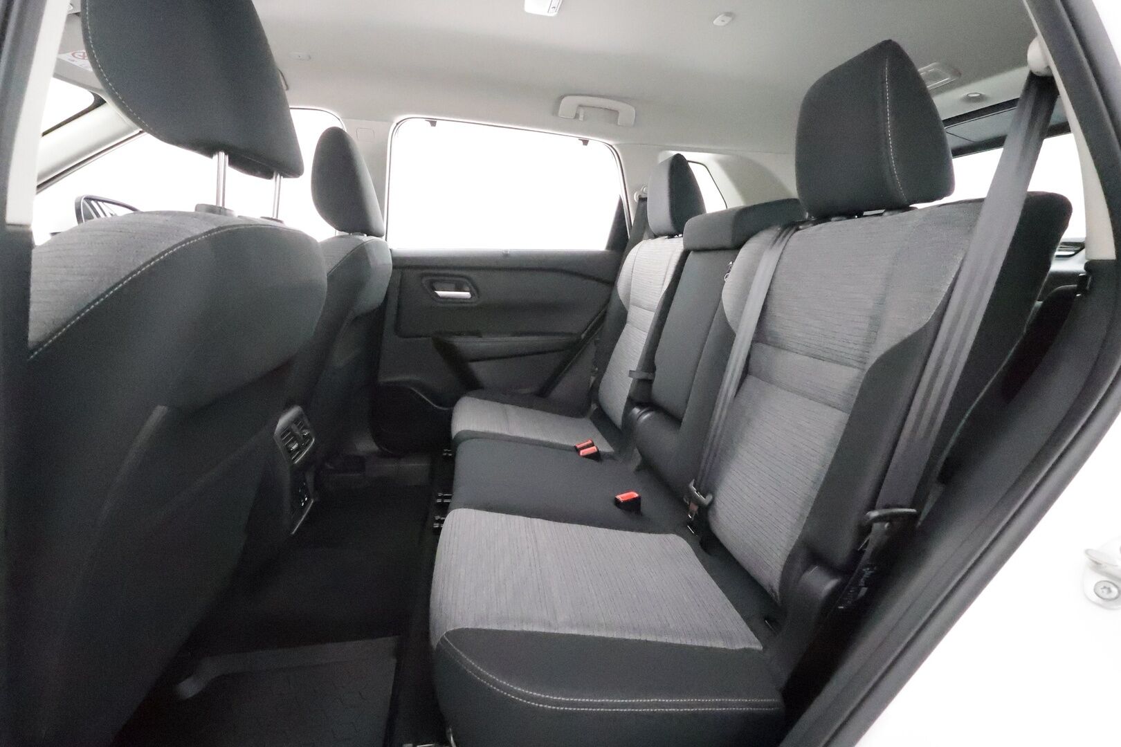 Nissan X-Trail 2024 MHEV 2WD Acenta 7ST ** Adapt.Vakkari / P.Kamera / LED-valot / Koukku / Kaistavahti / Sisätilanlämmitin / KeylessGO ** - 3,99 % KORKOTARJOUS TÄHÄN AUTOON - 1.Om Suomi-auto / 2x Renkaat