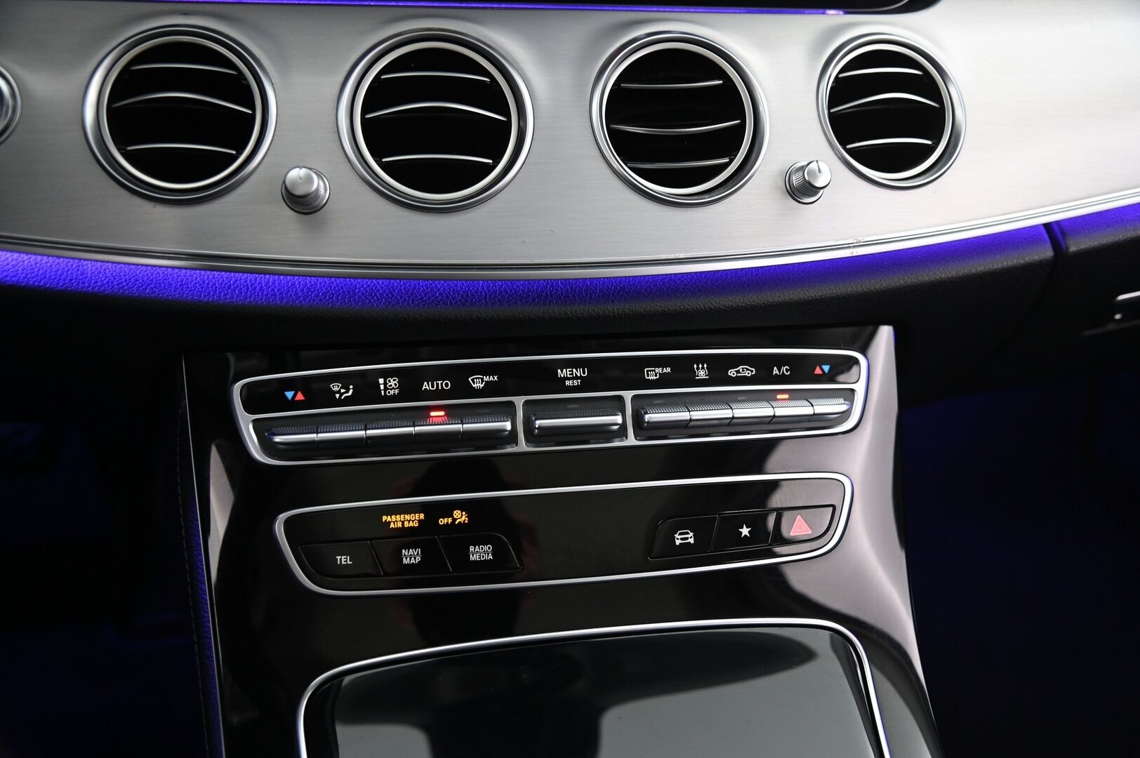 Mercedes-Benz E 2020 300 de 4Matic T A Business AMG EQ Power *Soh 89% / DTR+ / 360 kamera / Panorama / Adapt.vak*