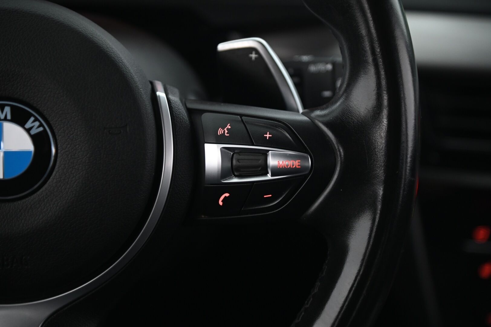 BMW X5 2015 dA F15 xDrive 40d M-sport*Hud / Muistipenkit / hifit / Proff.navi / P.kamera / Vetokoukku* - *Fiksut kilometrit / Helmiäisvalkoinen / 2x vanteet & renkaat* - Osta nyt, maksa vasta ensi vuonna