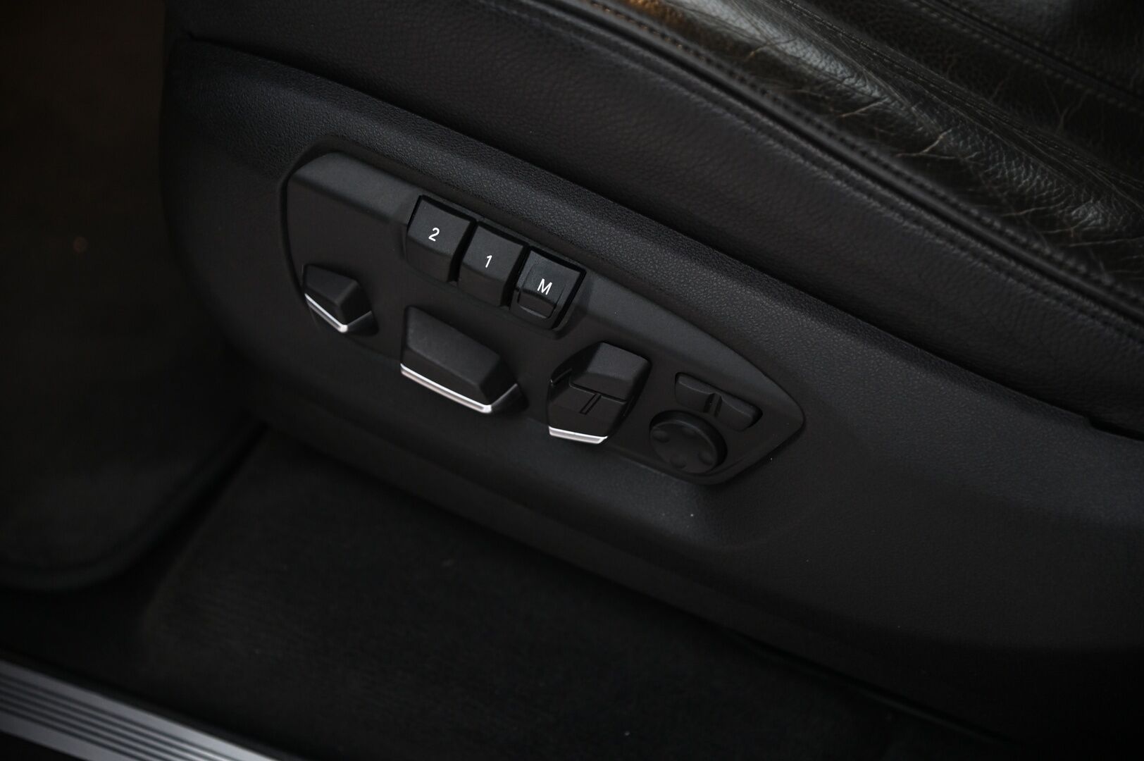 BMW X5 2015 dA F15 xDrive 40d M-sport*Hud / Muistipenkit / hifit / Proff.navi / P.kamera / Vetokoukku* - *Fiksut kilometrit / Helmiäisvalkoinen / 2x vanteet & renkaat* - Osta nyt, maksa vasta ensi vuonna