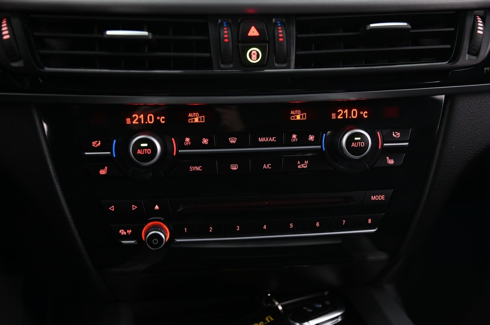 BMW X5 2015 dA F15 xDrive 40d M-sport*Hud / Muistipenkit / hifit / Proff.navi / P.kamera / Vetokoukku* - *Fiksut kilometrit / Helmiäisvalkoinen / 2x vanteet & renkaat* - Osta nyt, maksa vasta ensi vuonna